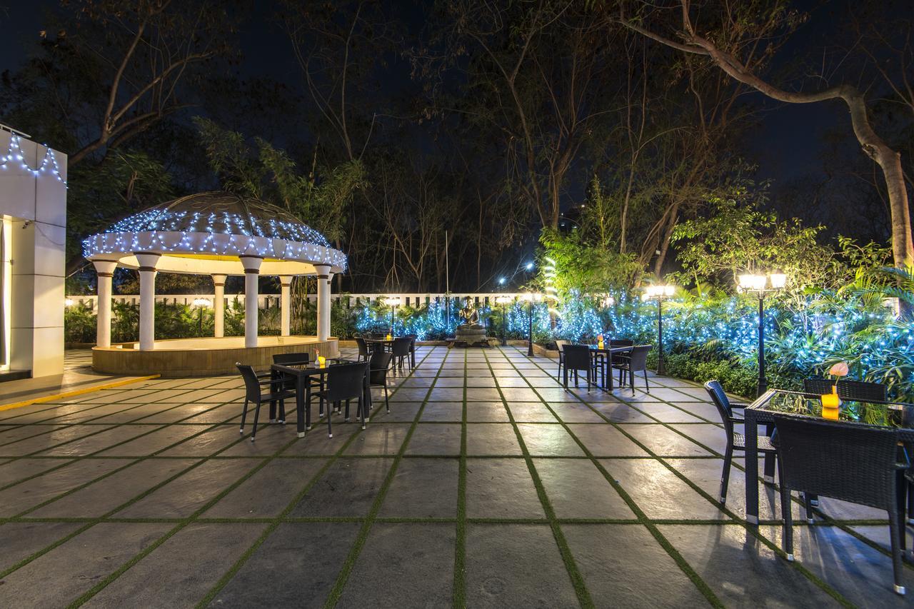 Hotel Phoenix Koregaon Park Pune Exterior foto