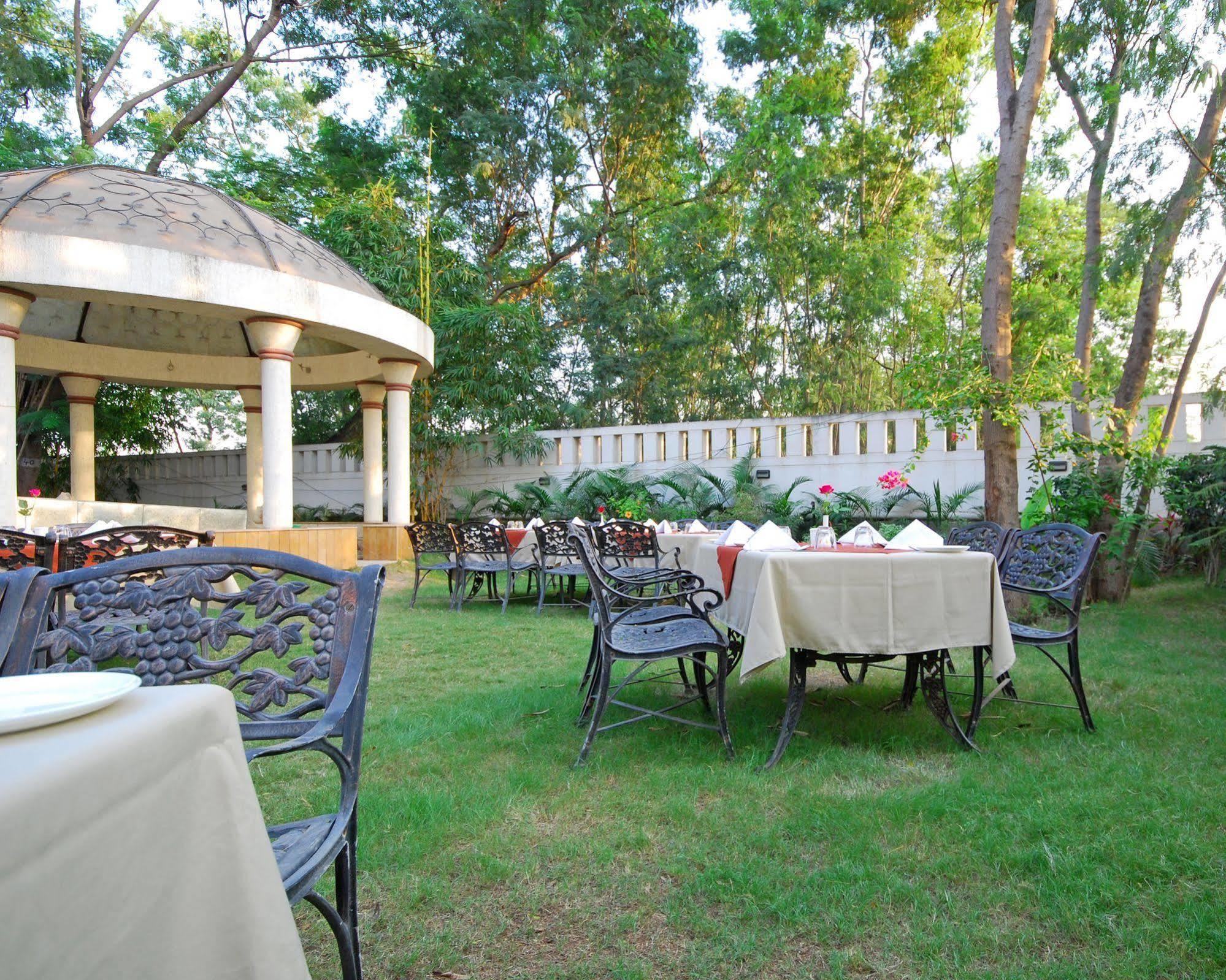 Hotel Phoenix Koregaon Park Pune Exterior foto