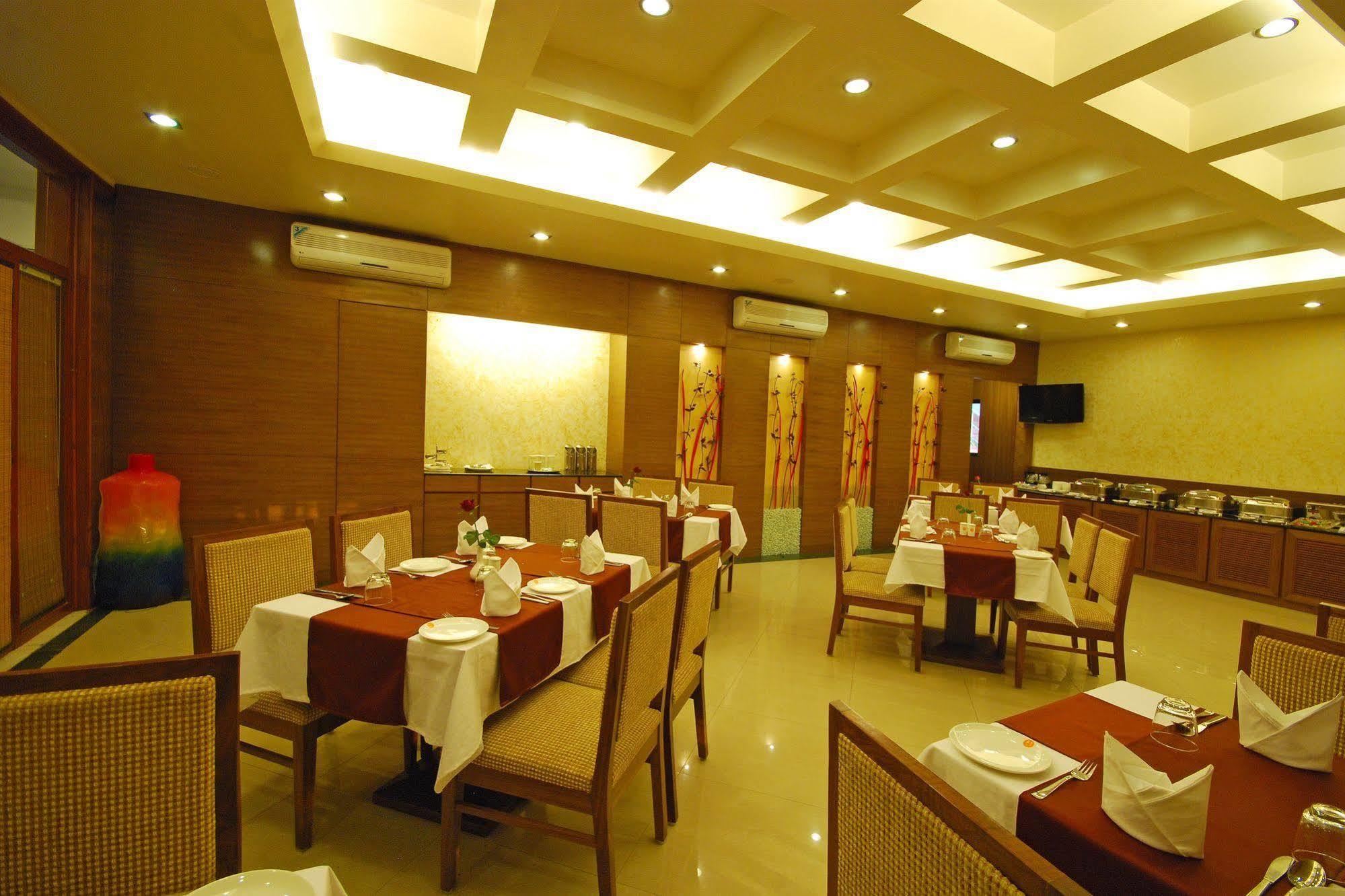 Hotel Phoenix Koregaon Park Pune Exterior foto