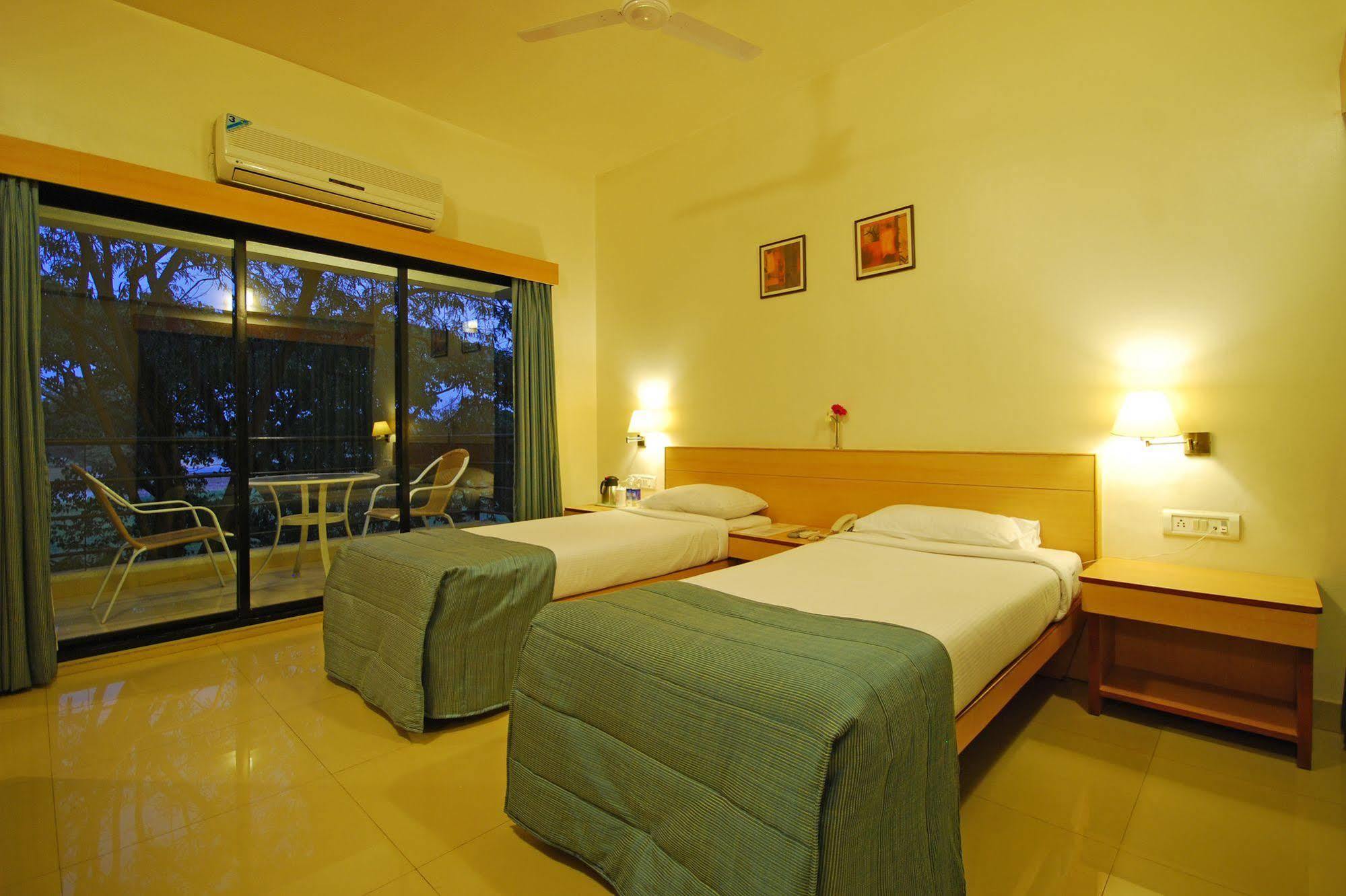 Hotel Phoenix Koregaon Park Pune Exterior foto