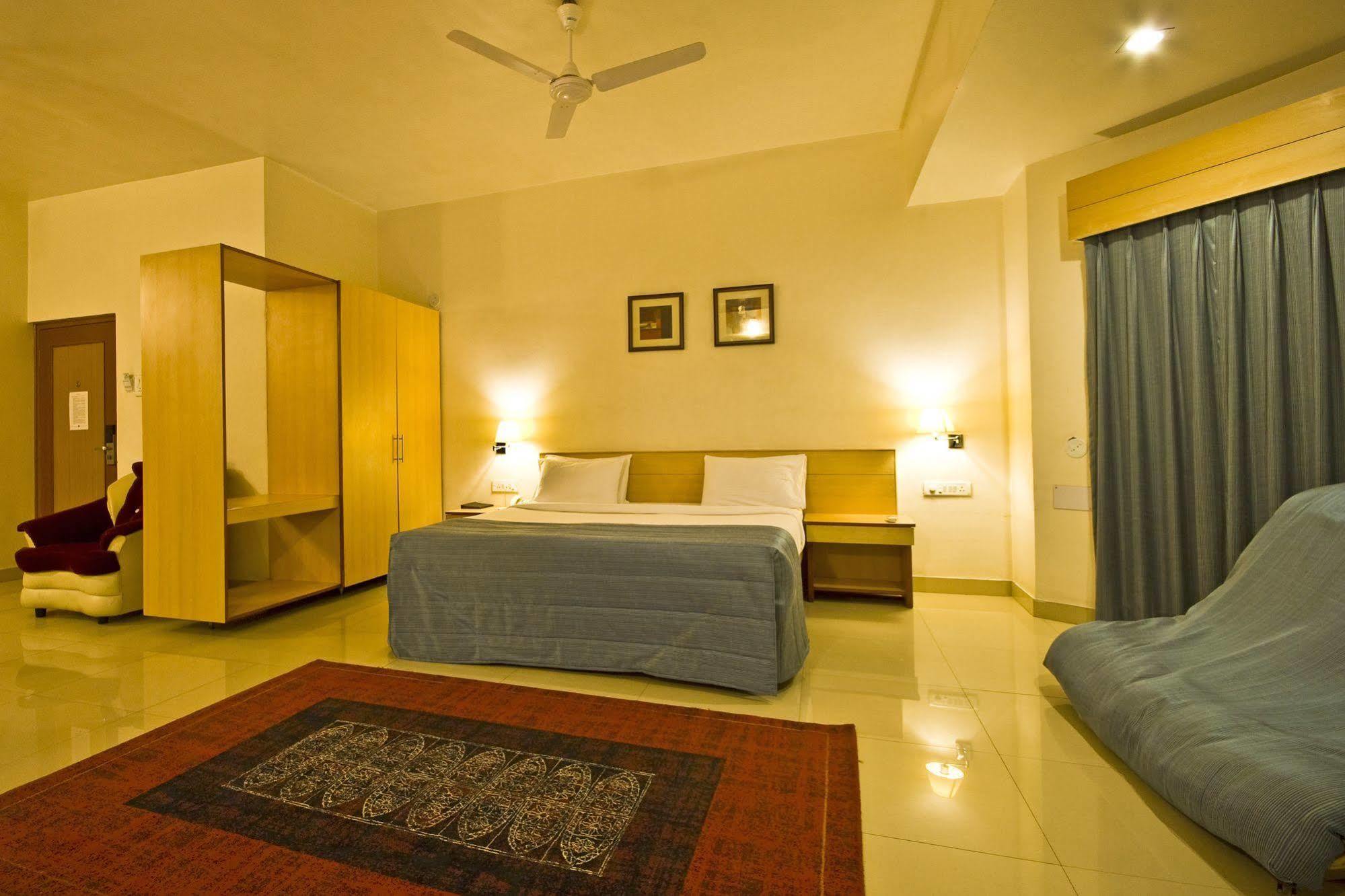 Hotel Phoenix Koregaon Park Pune Exterior foto