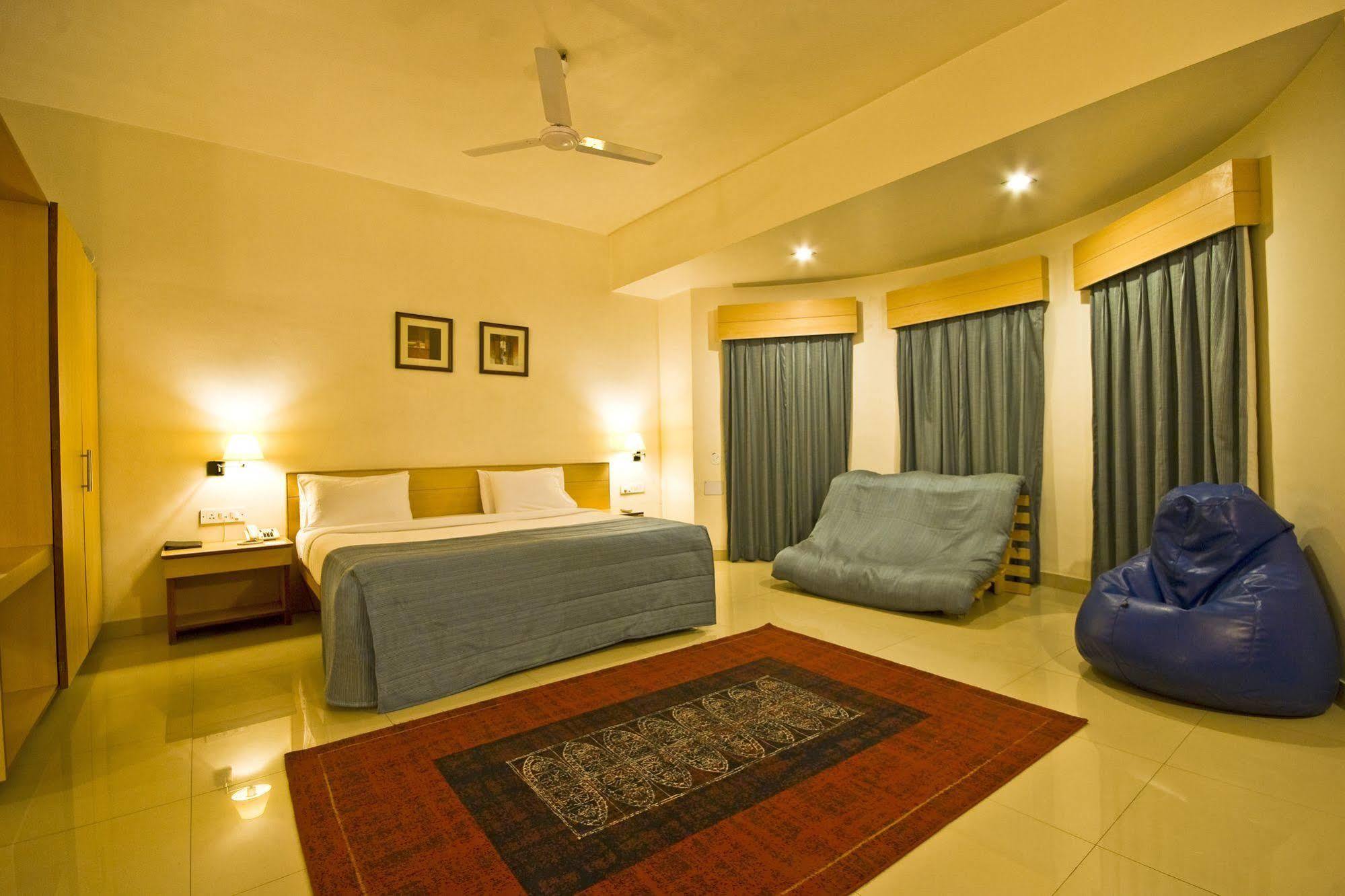 Hotel Phoenix Koregaon Park Pune Exterior foto
